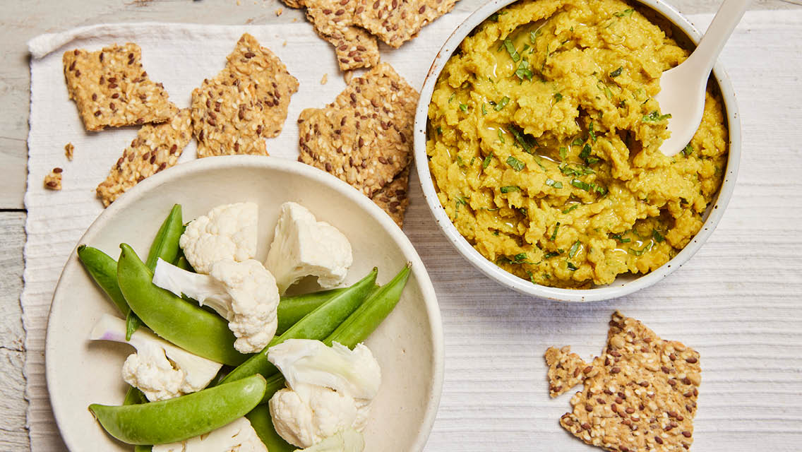 curried red lentils, veggies and crackers